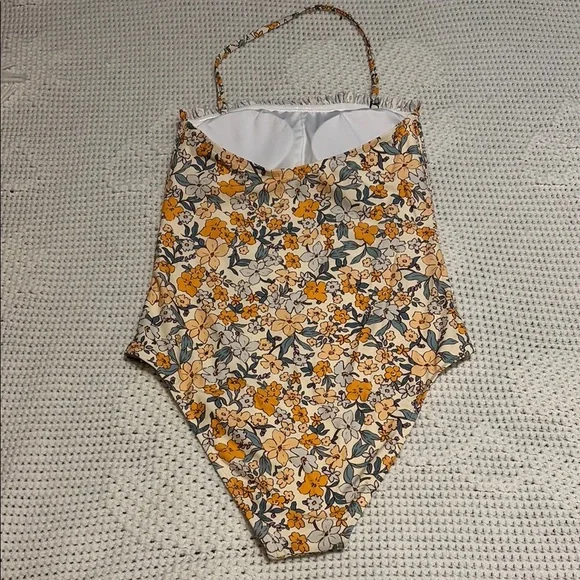 Cupshe Elodie Ditsy Floral Smocked Frill One Piece Swimsuit - Picture 7 of 13